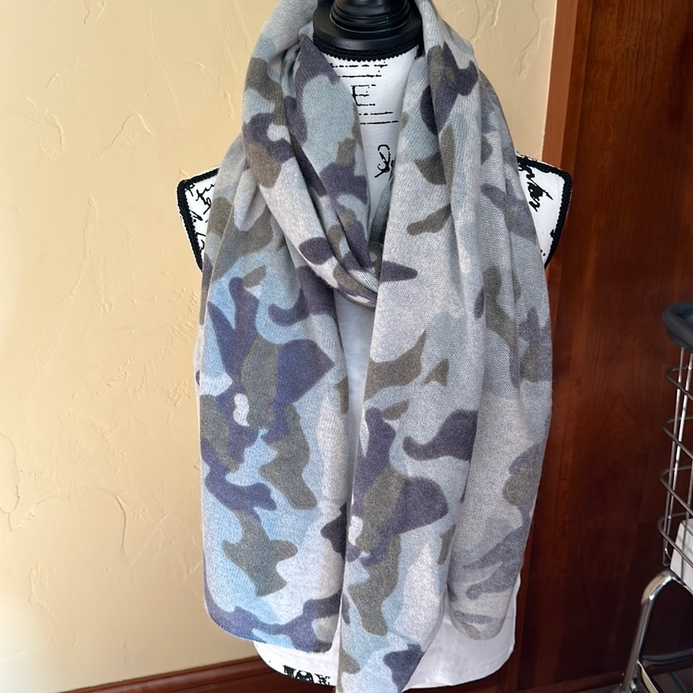 White + Warren cashmere travel wrap